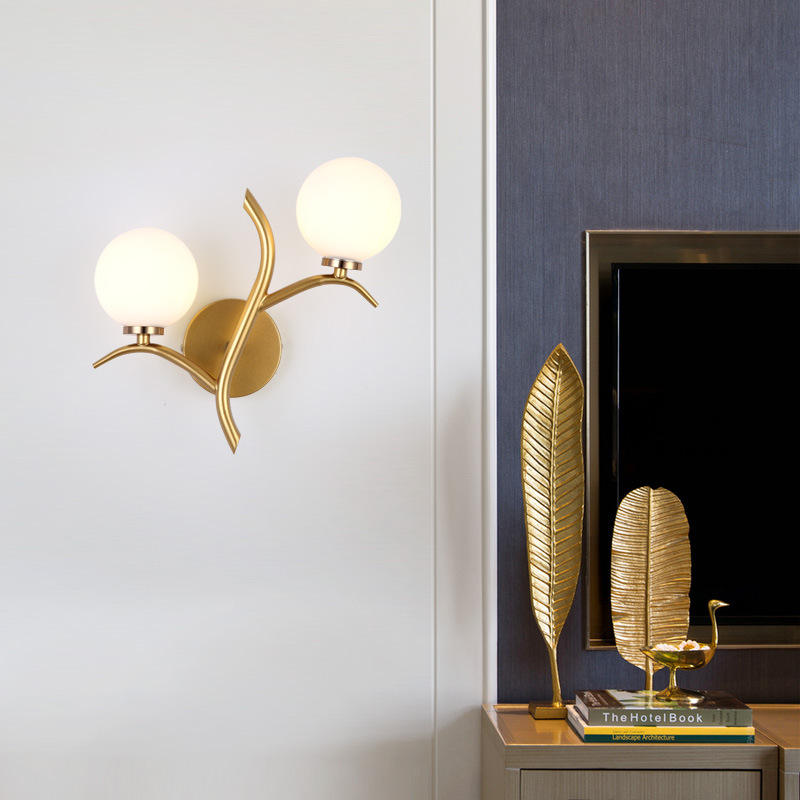 Sofia: Enchanting Tree-Shaped Wall Lamp