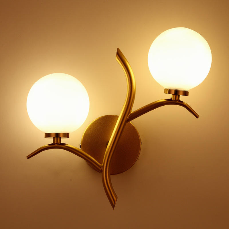 Sofia: Enchanting Tree-Shaped Wall Lamp